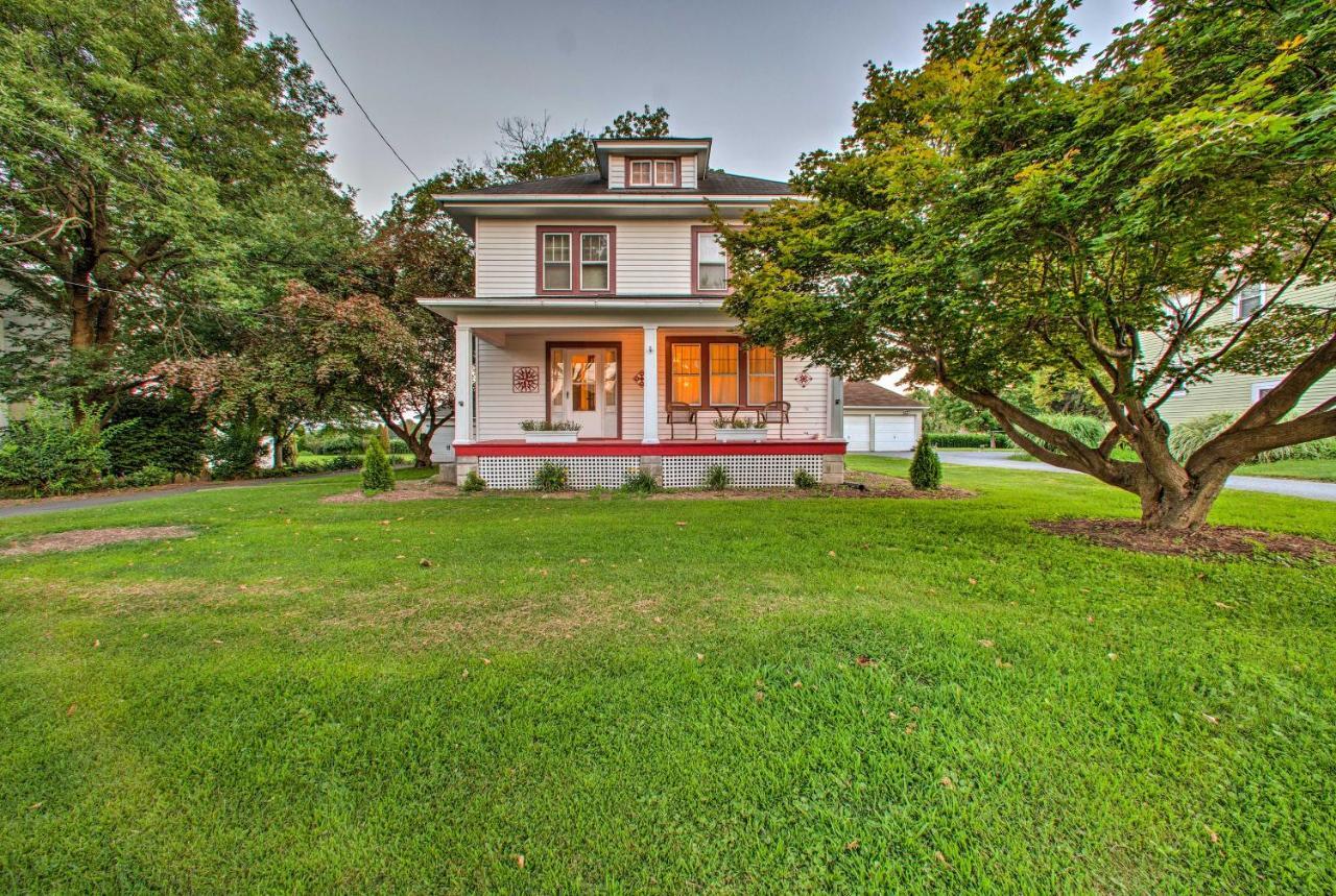 Villa Whimsical Lancaster House With Porch Near Amish Farm Exterior foto