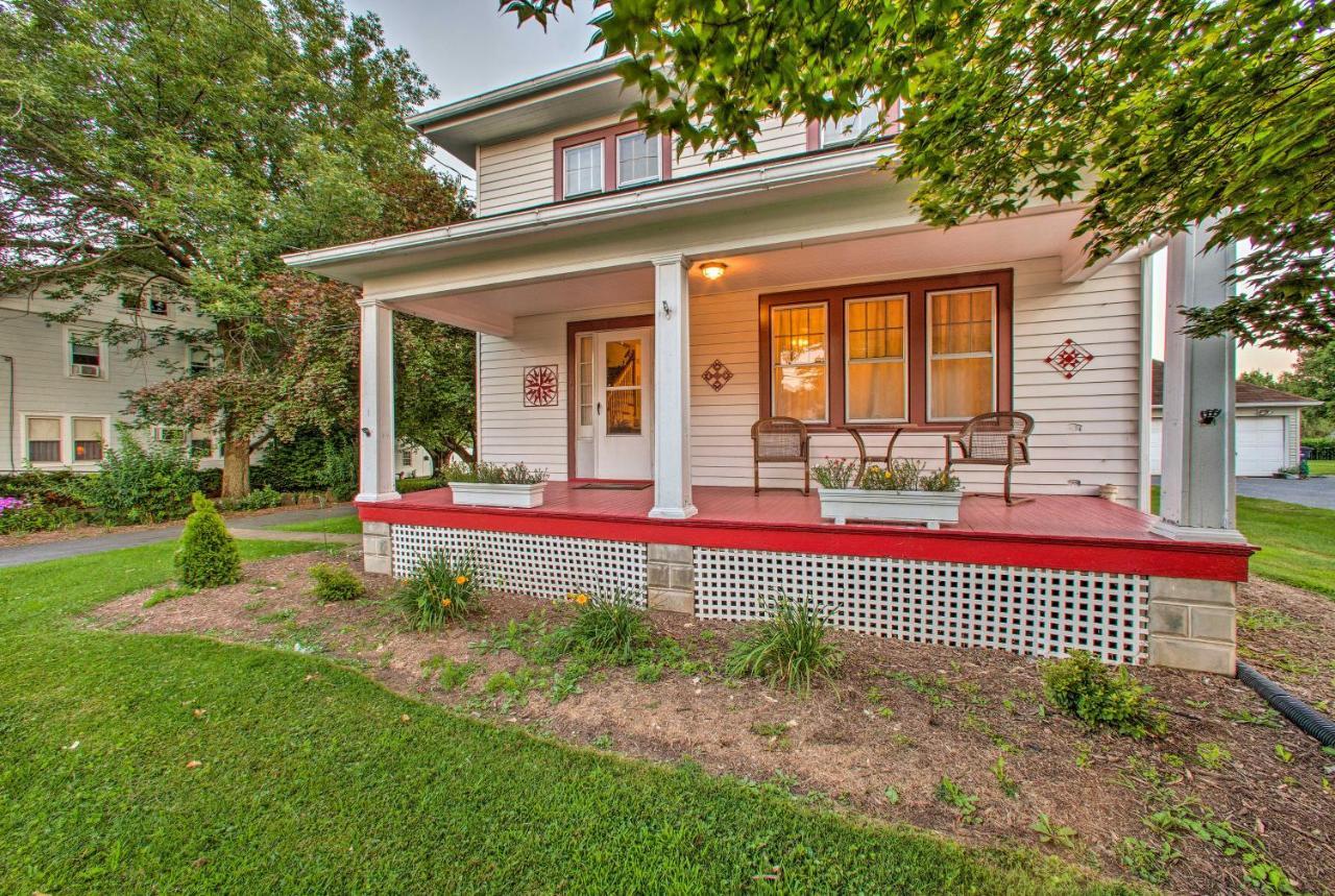 Villa Whimsical Lancaster House With Porch Near Amish Farm Exterior foto
