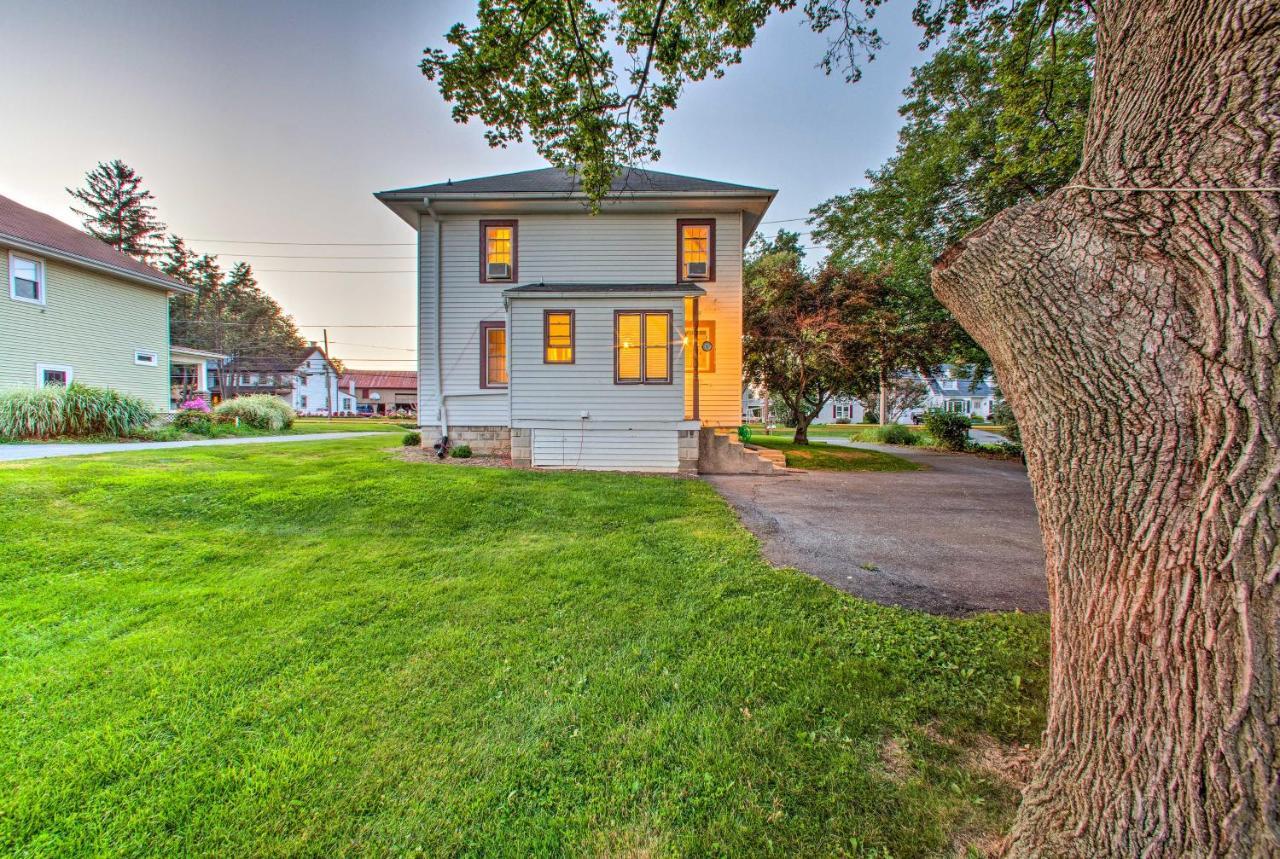 Villa Whimsical Lancaster House With Porch Near Amish Farm Exterior foto